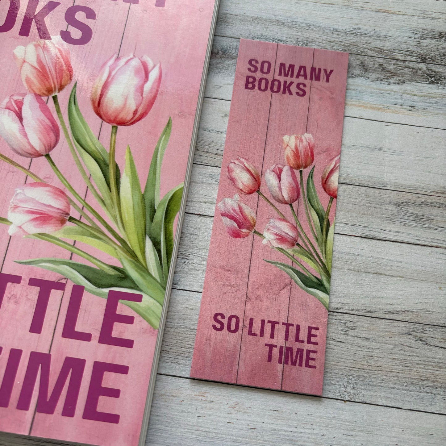 Pink Flower Reading Journal: TBR, Reading Log, Book Tracker, Book Reviews, Favourite Authors, Quotes And Best Reads.